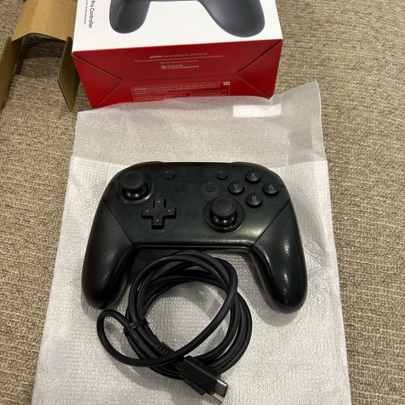 Used Nintendo Switch Pro Controller - Picture 8 of 8